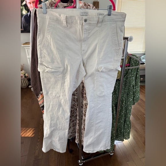 WoMen's White Cargo Pants - Picture 1 of 6